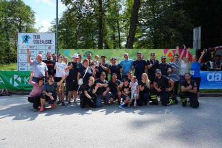 11 dobrodelni Trimmigo, skupinska fotografija vecine organizacijske ekipe z gasilci, foto Pep (33)